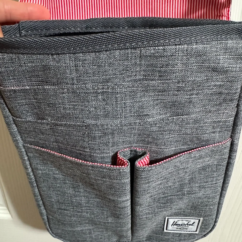 Herschel Supply Company Gray Textured Messenger Crossbody
